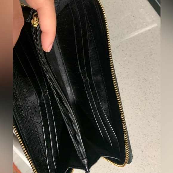 Black and gold Michael Kors wallet - Picture 3 of 5